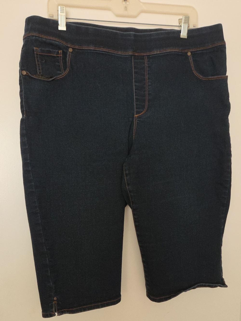 Gloria Vanderbilt Dark Blue Stretch Cropped Bermuda Jeans